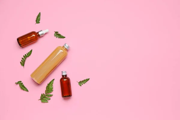 Cosméticos Para Tratamiento Del Cabello Sobre Fondo Color — Foto de Stock