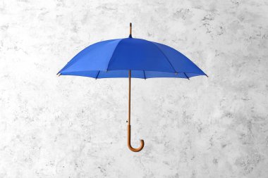 Işık arkaplanda şık şemsiye