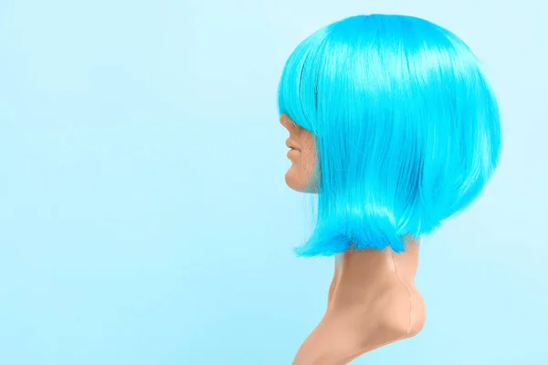 Mannequin Unusual Female Wig Color Background — Stock Photo, Image