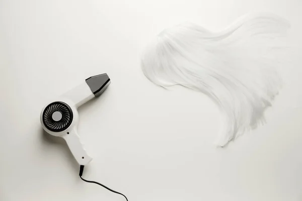 Blow Dryer Wig White Background — Stock Photo, Image