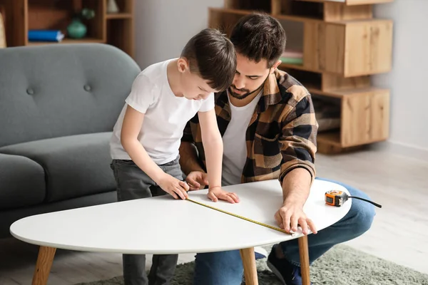 Father Son Taking Measures Table Home — Stock Photo, Image