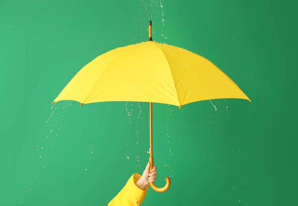 Main Avec Parapluie Élégant Sur Fond Couleur — Photo