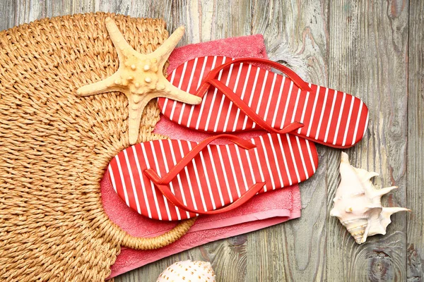 Set Beach Accessories Wooden Background — Stock Photo, Image