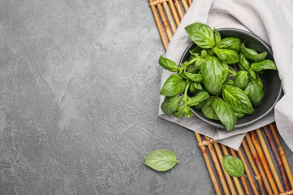 Fresh Green Basil Bowl Table — Stock Photo, Image