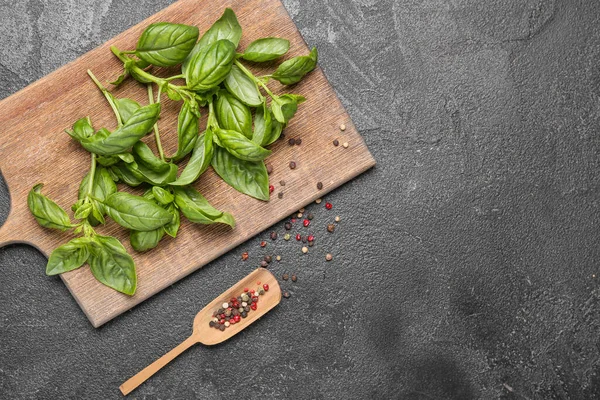 Board Fresh Green Basil Spices Table — Stock Photo, Image