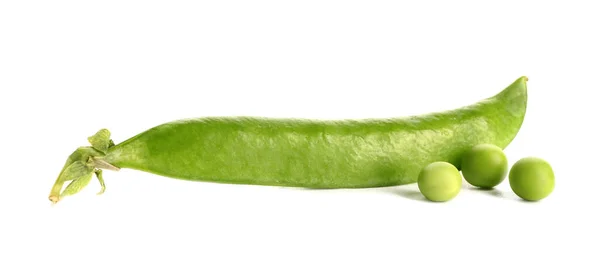 白色背景的新鲜豌豆 — 图库照片