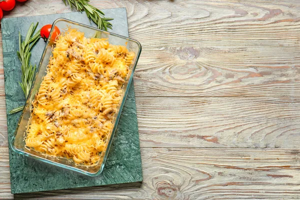 Leckere Gebackene Pasta Gericht Auf Dem Tisch — Stockfoto