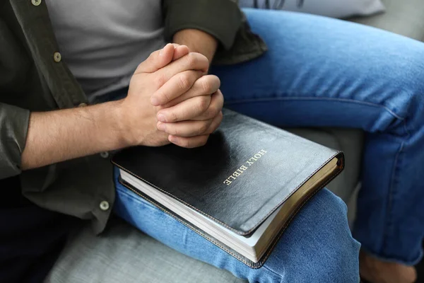 Young Man Bible Praying Home — Stock Photo, Image