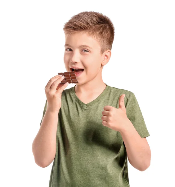 Söt Liten Pojke Äter Choklad Vit Bakgrund — Stockfoto
