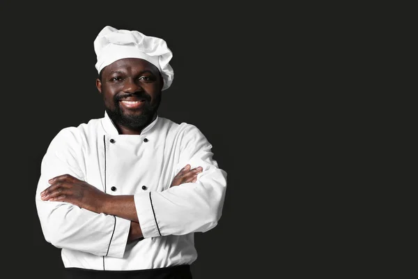 Chef Afroamericano Masculino Sobre Fondo Oscuro — Foto de Stock