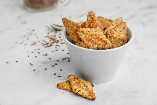 Schüssel Mit Müsliplätzchen Auf Dem Tisch — Stockfoto