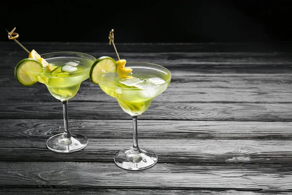 Bril Lekkere Martini Cocktail Tafel — Stockfoto