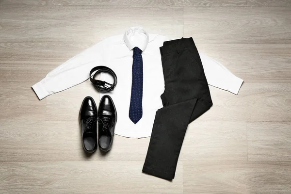 Elegante Uniforme Escolar Sobre Fondo Madera — Foto de Stock