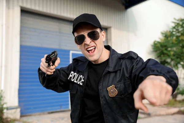 Aggressive Police Officer Gun Outdoors — Stock Photo, Image