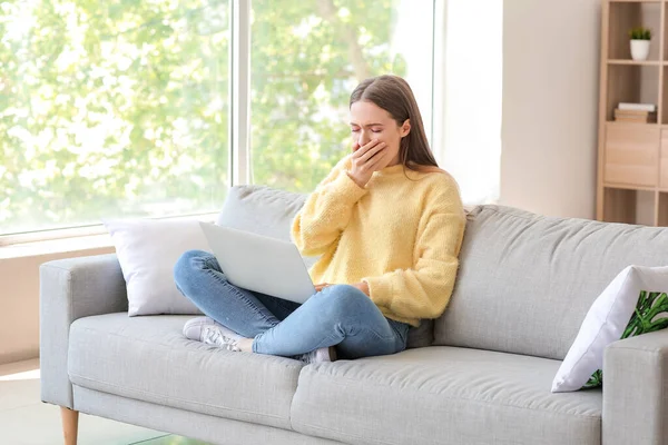 Young Woman Suffering Sleep Deprivation Laptop Home — Stock Photo, Image