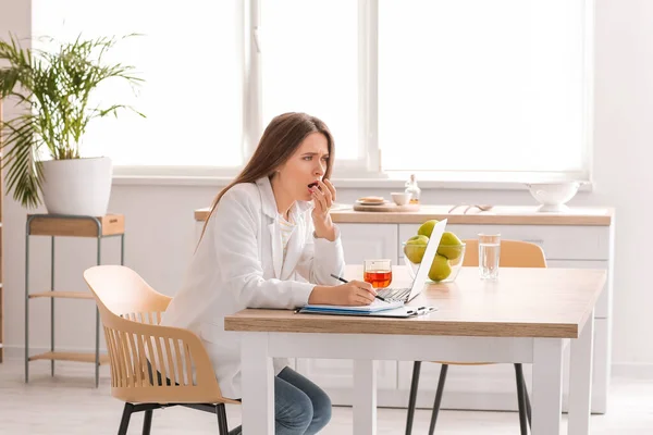 Tired Woman Working Home Concept Sleep Deprivation — Stock Photo, Image