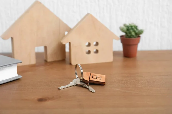 Schlüssel Aus Dem Haus Auf Dem Tisch Zimmer — Stockfoto