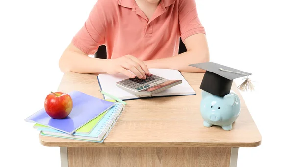 Tienerjongen Met Spaarvarken Bank Rekenmachine Zittend Aan Bureau Witte Achtergrond — Stockfoto