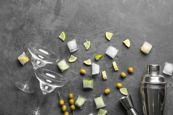 Cocktail Glasses Shaker Ice Cubes Olives Lime Slices Dark Background — Stock Photo, Image