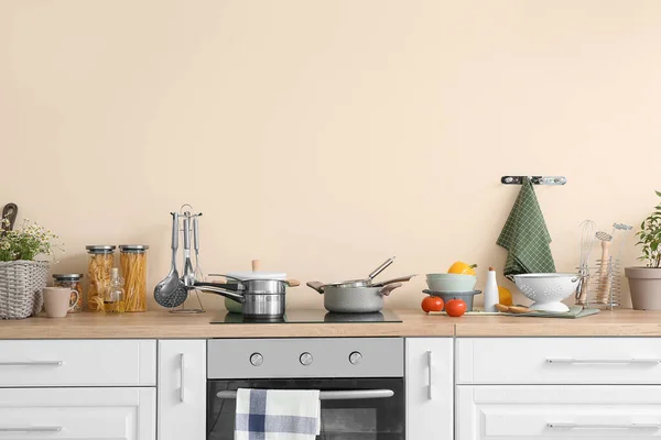 Набір Посуду Кухонній Лічильнику — стокове фото