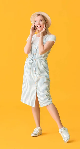 Portrait Beautiful Young Woman Talking Phone Color Background — Stock Photo, Image