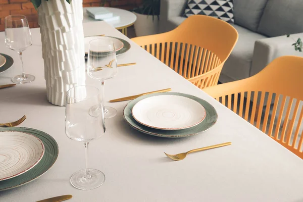 Tisch Serviert Modernen Stilvollen Speisesaal — Stockfoto