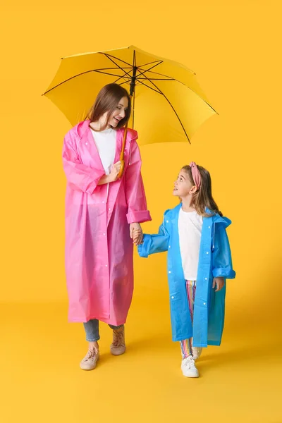 Mother Little Daughter Umbrella Color Background — Stock Photo, Image