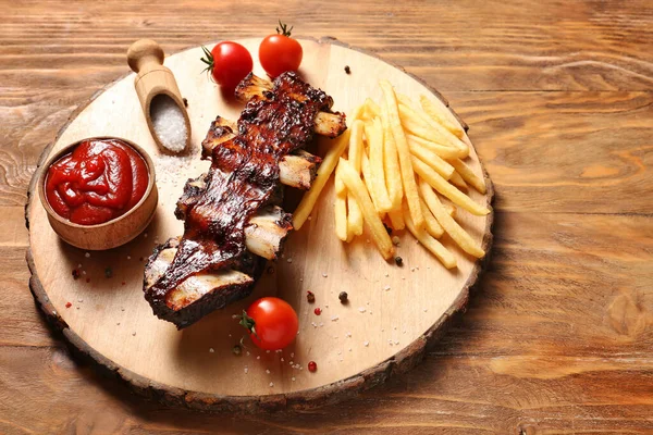 Tasty Beef Short Ribs Sauce French Fries Table — Stock Photo, Image