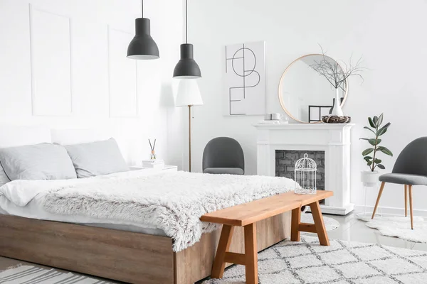 Stijlvolle Open Haard Met Bed Het Interieur Van Kamer — Stockfoto