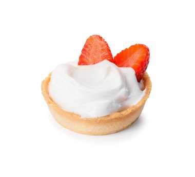 Beyaz arka planda çilekli lezzetli tart.