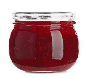 Beyaz arka planda lezzetli çilek reçeli kavanozu