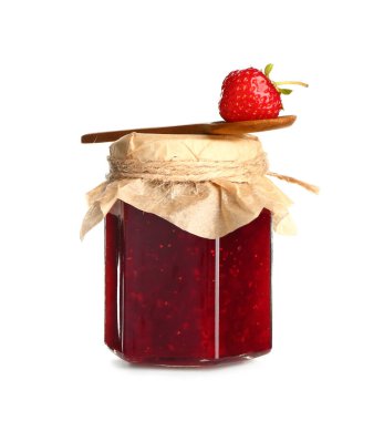 Beyaz arka planda lezzetli çilek reçeli kavanozu