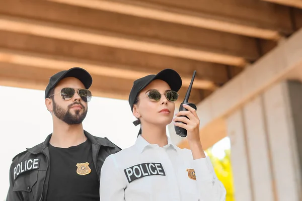 Politieagenten Patrouilleren Straat — Stockfoto