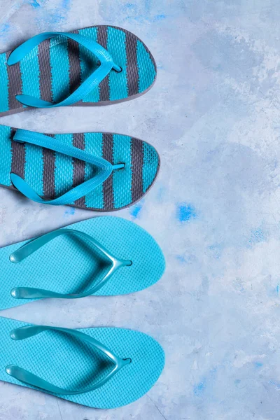 Chanclas Con Estilo Sobre Fondo Color —  Fotos de Stock