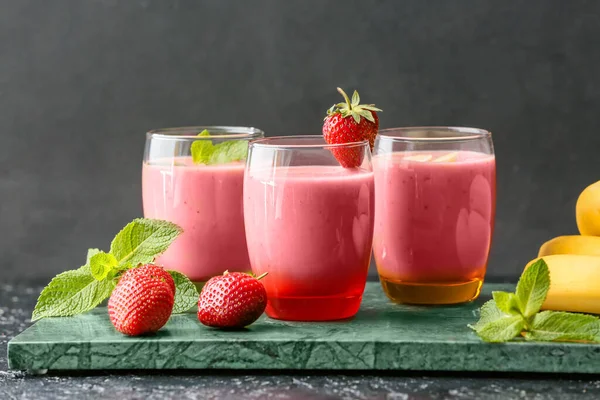 Glasses Tasty Strawberry Smoothie Dark Background — Stock Photo, Image