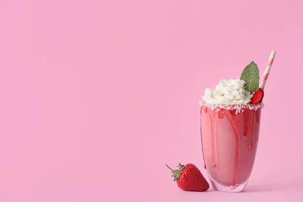 Glass Tasty Strawberry Milkshake Color Background — Stock Photo, Image