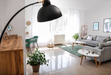 Modern stil odasının içi.