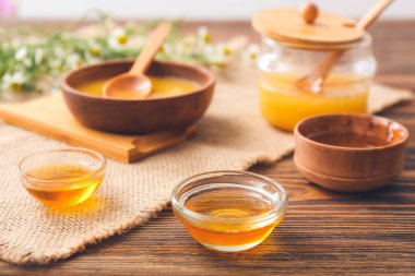 Masada tatlı ballı kompozisyon