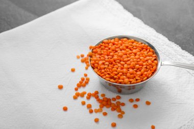 Masada kırmızı mercimek var.