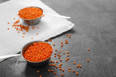 Masada kırmızı mercimek var.