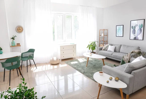 Modern stil odasının içi.