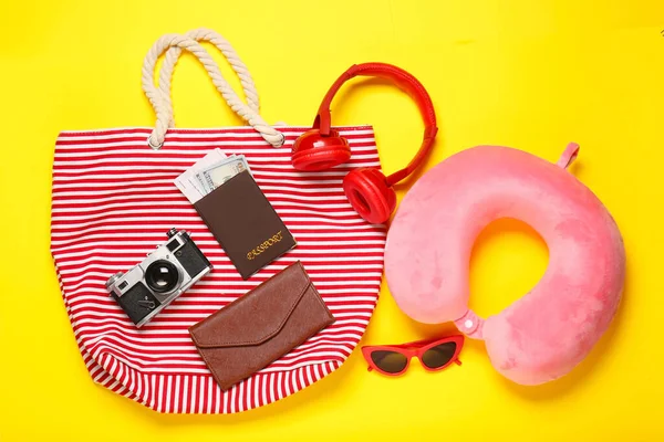 Travel Accessories Color Background — Stock Photo, Image