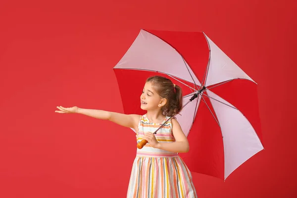 Menina Bonito Com Guarda Chuva Fundo Cor — Fotografia de Stock