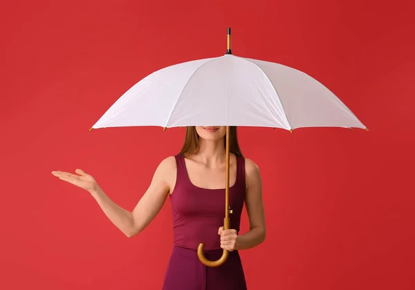 Belle Femme Avec Parapluie Sur Fond Couleur — Photo