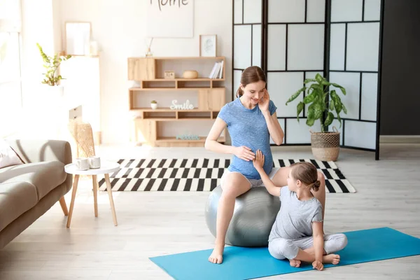 Young Pregnant Woman Her Little Daughter Training Home — Stock Photo, Image