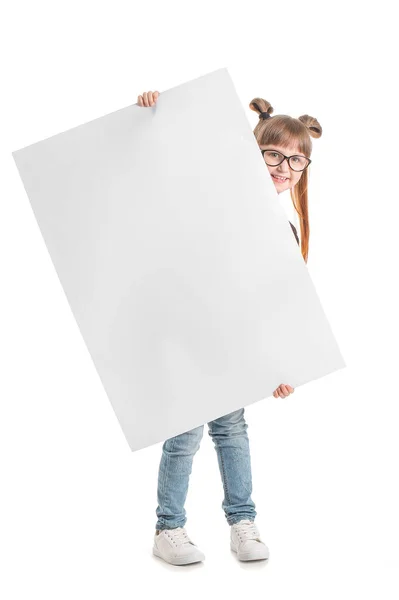 Маленькая Девочка Пустым Плакатом Белом Фоне — стоковое фото