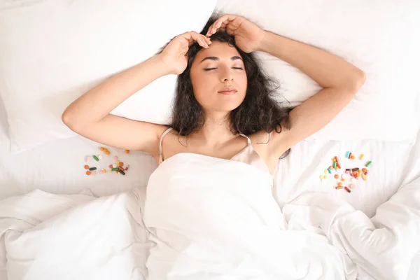 Young Woman Sleeping Pills Bed — Stock Photo, Image