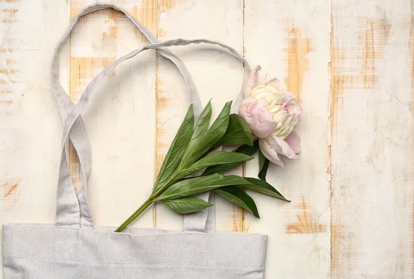 Eco Bag Flowers Wooden Background — Stock Photo, Image