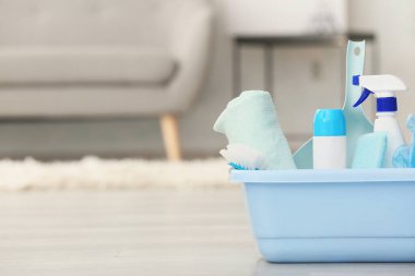 Odada zeminde temizlik malzemeleri seti