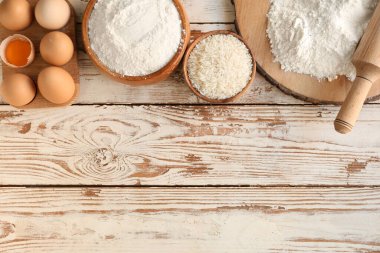 Masada yumurtalı pirinç unu.